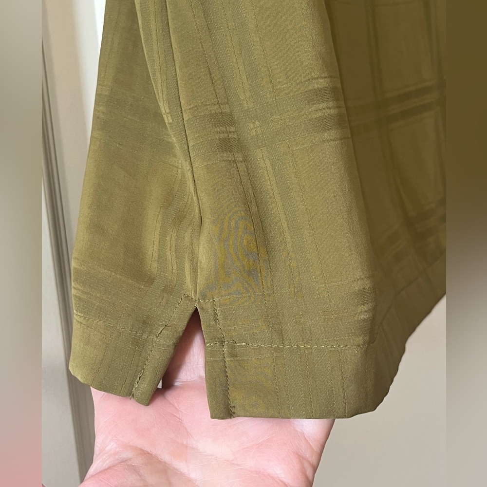 A New Day Brand Rich Olive Short Sleeve Blouse Size Medium - Picture 8 of 10